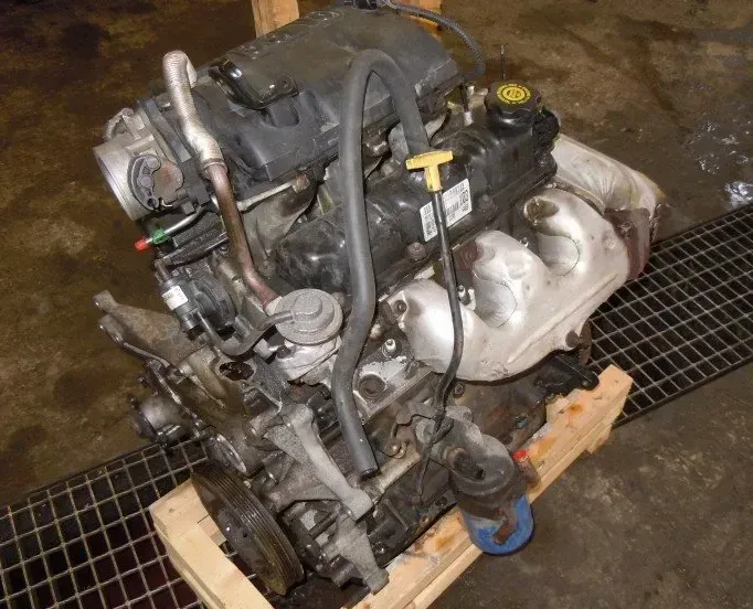 Motor Benzin - Chrysler Voyager (2001) 33RS - Bild 1