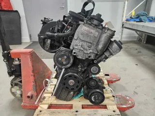 Motor Benzin - VW Golf (2003) BAG 03C100091X - Bild 3