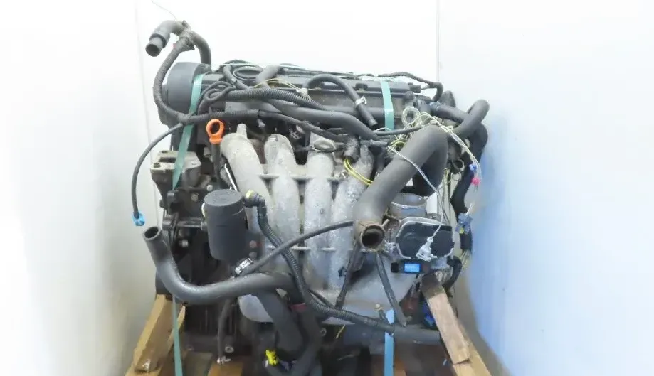 Motor Benzin - Citroen C8 (2003) 0135 8W - Bild 1