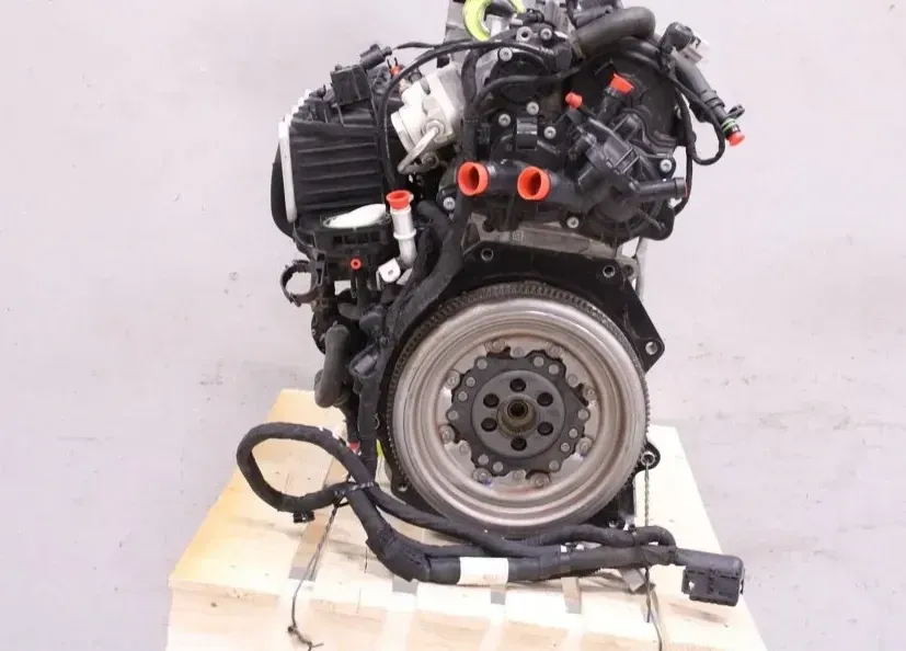 Motor Benzin - Audi Q3 (2014) CHPB 04E100098AX 89.910km - Bild 1