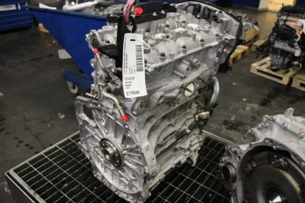 Motor Benzin - Volvo V60 Cross Country (2023) 36012991 12.090km - Bild 1