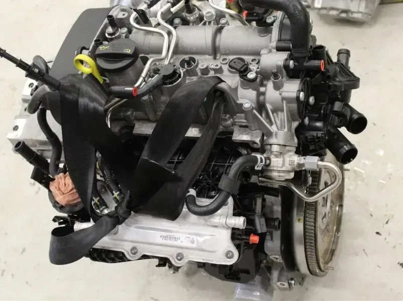 Motor Benzin - Skoda Karoq (2019) DKRF 04C100098KX 5.720km - Bild 1