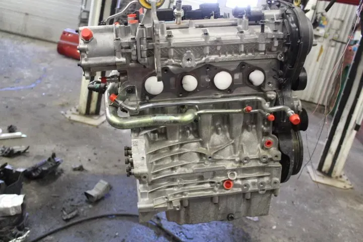 Motor Benzin - Volvo XC60 (2018) 36010310 94.690km - Bild 1