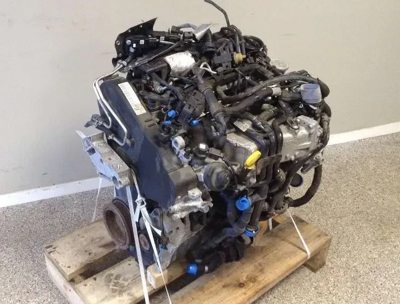 Motor Diesel - Seat Leon (2015) CRKB 04L 100 033 A - Bild 1