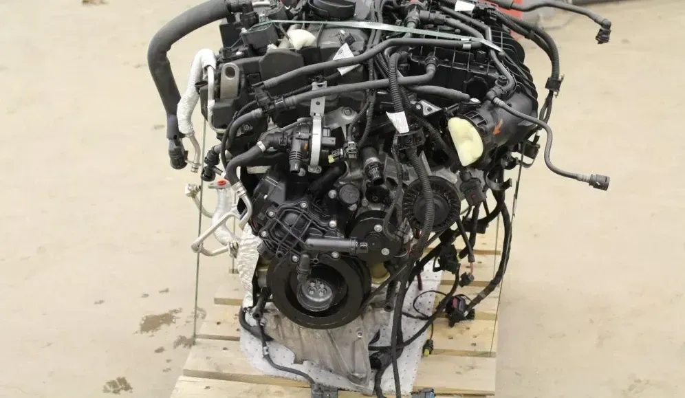 Motor Benzin - BMW 5-Series (2020) B48-B20A 11 00 2 470 879 38.000km - Bild 1