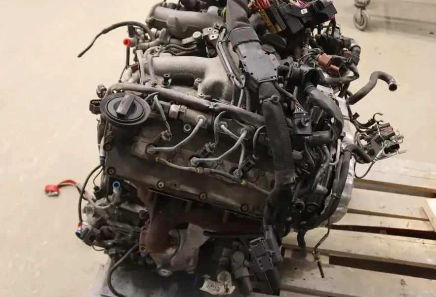 Motor Diesel - Audi A8, S8 (2011) CDSB 057100031EX - Bild 1