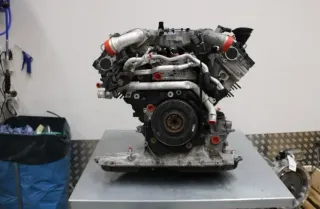 Motor Diesel - Audi A8, S8 (2010) CDSB 057100031EX - Bild 1