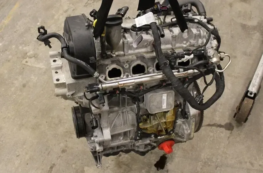 Motor Benzin - Audi A3, S3 (2015) CZCA 04E100034EX 31.030km - Bild 1