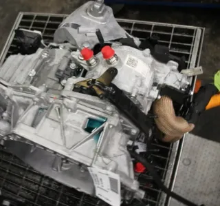 Automatikgetriebe - Renault Austral (2024) 320104843R 2.620km - Bild 1