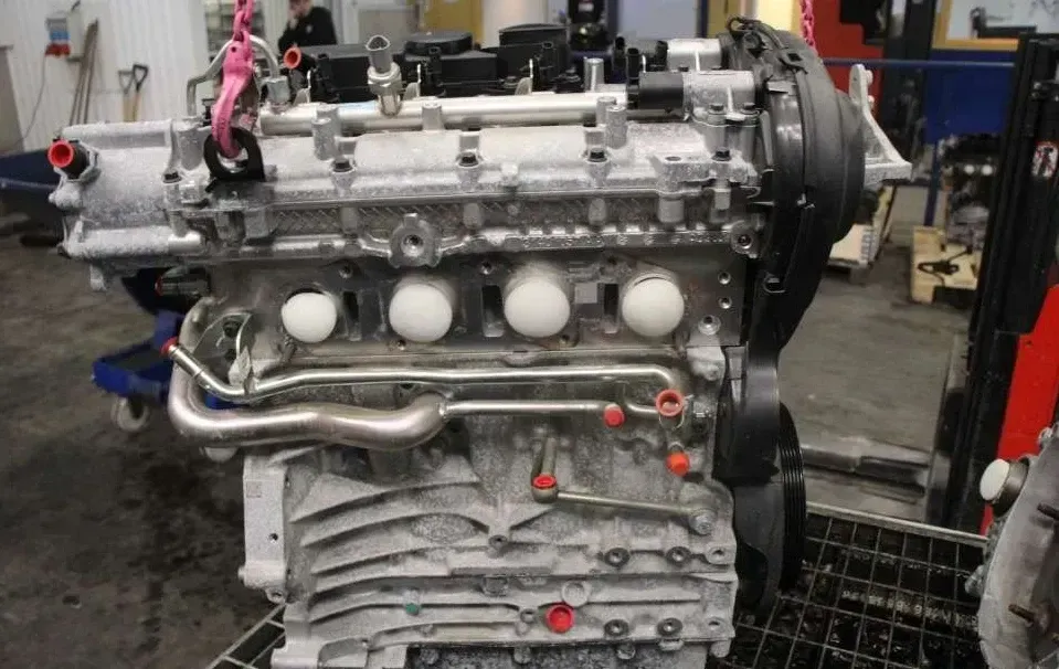 Motor Benzin - Volvo V60 Cross Country (2019) 36010306 30.280km - Bild 1
