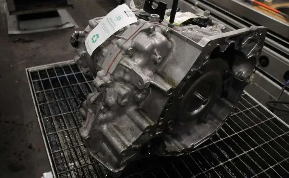 Automatikgetriebe - Renault Clio (2022) 320109919R 20.020km - Bild 1