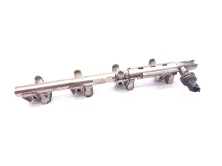 Einspritzleiste Verteiler CJ5G-9H487-BA Ford Fiesta Focus C-Max Volvo V40 - Bild 2